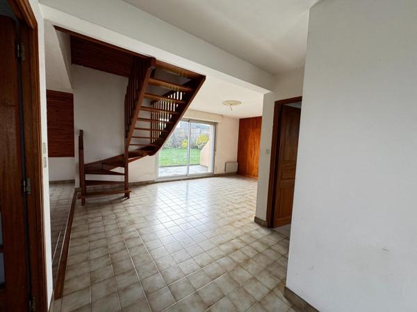 Maison 4 chambres avec jardin clos et garage