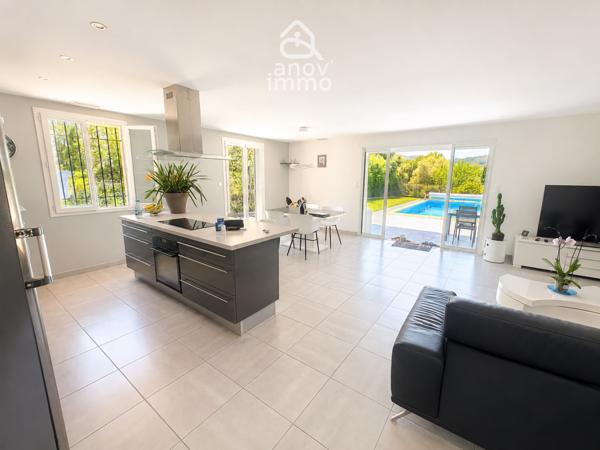 Villa
                                                                                                                                                                                                                                                                                                                        5 pièce(s)                                                                                                                                                                                                          4 chambre(s)                                                                                                                                                                                                          130  m²
