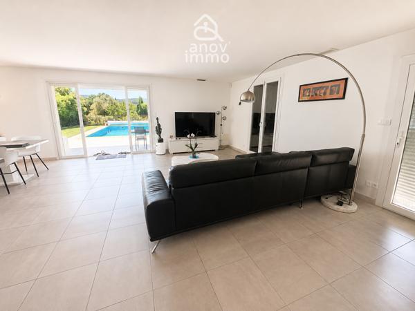 Villa
                                                                                                                                                                                                                                                                                                                        5 pièce(s)                                                                                                                                                                                                          4 chambre(s)                                                                                                                                                                                                          130  m²