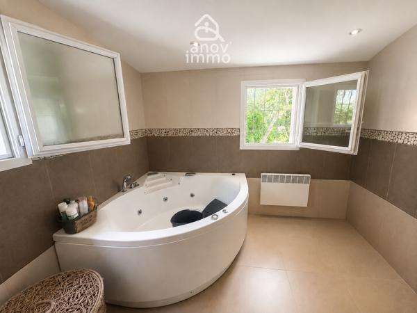 Villa
                                                                                                                                                                                                                                                                                                                        5 pièce(s)                                                                                                                                                                                                          4 chambre(s)                                                                                                                                                                                                          130  m²