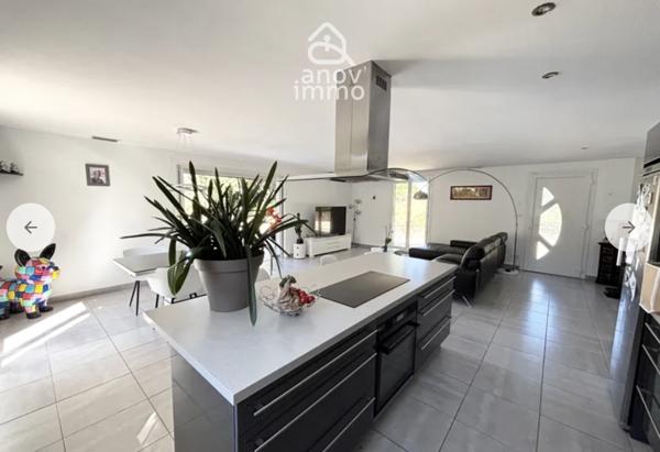 Villa
                                                                                                                                                                                                                                                                                                                        5 pièce(s)                                                                                                                                                                                                          4 chambre(s)                                                                                                                                                                                                          130  m²
