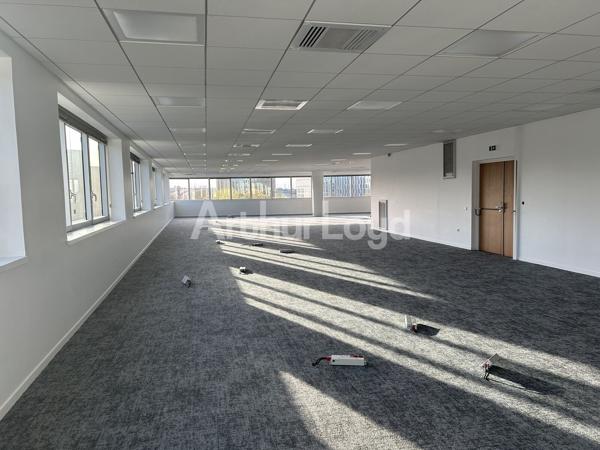 À louer : Bureaux premium au pied de la Gare Lille-Europe - Accessibilité & visibilité exceptionnelles