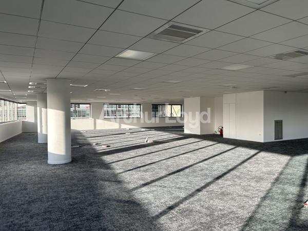 À louer : Bureaux premium au pied de la Gare Lille-Europe - Accessibilité & visibilité exceptionnelles