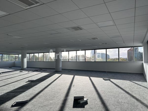 À louer : Bureaux premium au pied de la Gare Lille-Europe - Accessibilité & visibilité exceptionnelles