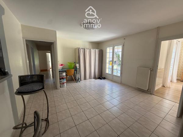 Maison
                                                                                                                                                                                                                                                                                                                        9 pièce(s)                                                                                                                                                                                                          5 chambre(s)                                                                                                                                                                                                          192  m²