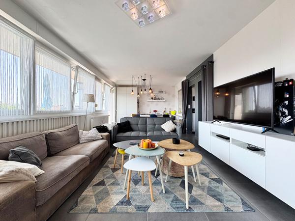 COUP DE COEUR sur ce spacieux T5 avec garage, ascenseur et grand balcon ! Proche centre ville