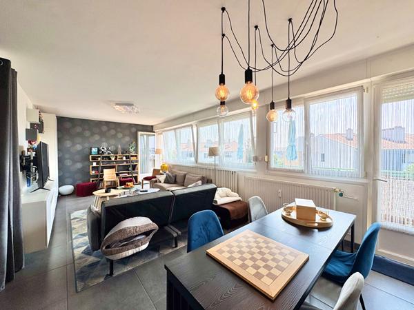 COUP DE COEUR sur ce spacieux T5 avec garage, ascenseur et grand balcon ! Proche centre ville