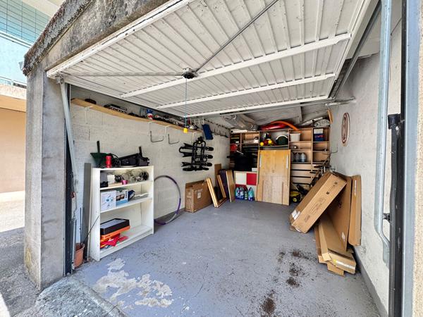 COUP DE COEUR sur ce spacieux T5 avec garage, ascenseur et grand balcon ! Proche centre ville