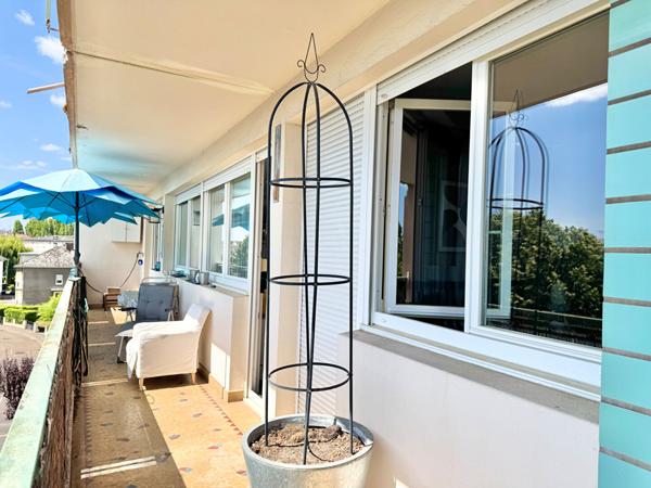 COUP DE COEUR sur ce spacieux T5 avec garage, ascenseur et grand balcon ! Proche centre ville