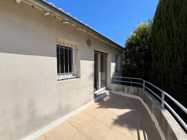 Appartement 2 Chambres au calme avec Terrasse ET Garage - PROCHE REMPARTS