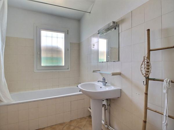 Appartement 2 Chambres au calme avec Terrasse ET Garage - PROCHE REMPARTS