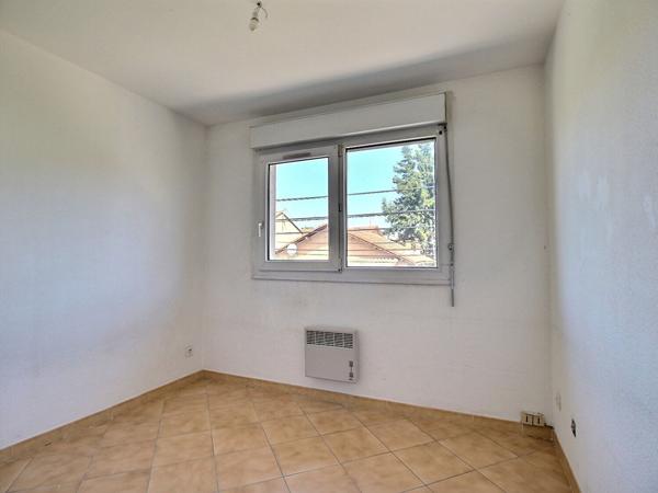 Appartement 2 Chambres au calme avec Terrasse ET Garage - PROCHE REMPARTS