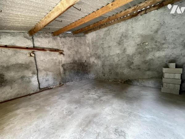 Garage de 35 m² à proximité du bourg