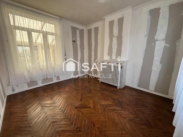 Maison semi individuelle, 4 chambres, jardin, garage non attenant