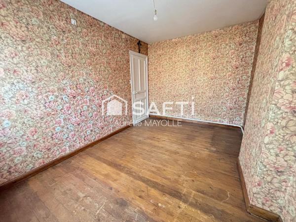 Maison semi individuelle, 4 chambres, jardin, garage non attenant