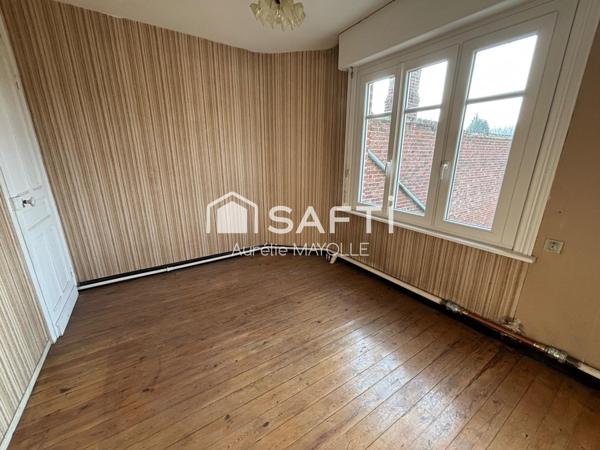 Maison semi individuelle, 4 chambres, jardin, garage non attenant