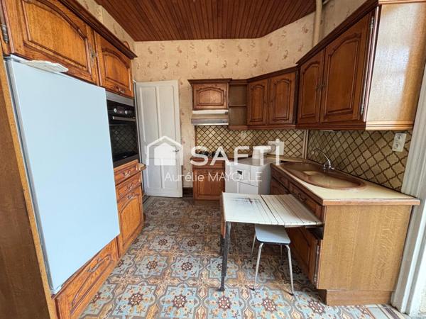 Maison semi individuelle, 4 chambres, jardin, garage non attenant