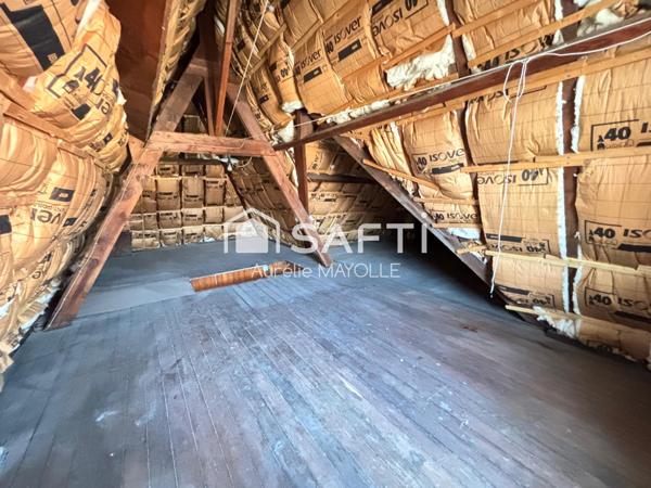 Maison semi individuelle, 4 chambres, jardin, garage non attenant