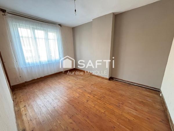 Maison semi individuelle, 4 chambres, jardin, garage non attenant
