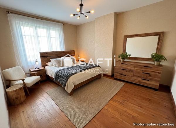 Maison semi individuelle, 4 chambres, jardin, garage non attenant