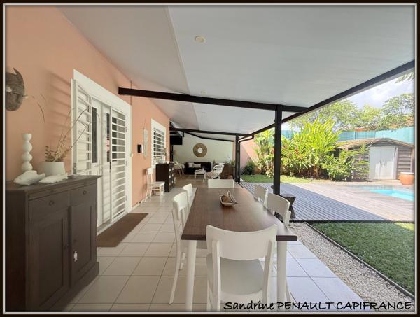 A VENDRE A KOUROU (GUYANE FRANCAISE) UNE SPLENDIDE MAISON T4 JUMELEE de 90 m² - TERRAIN DE 297 m² - AU PRIX DE 379 000 €.