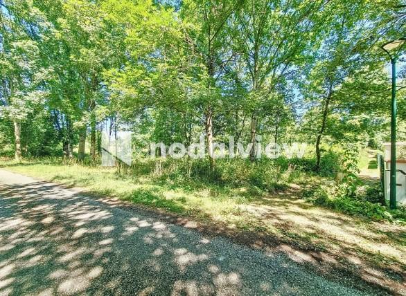 Terrain de 2 591 m²