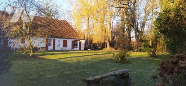 MARCONNELLE, Longère - Belle longère à rafraichir bâtie sur 3166m2 bordée par la Canche.
Cette...