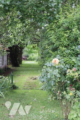 MARCONNELLE, Longère - Belle longère à rafraichir bâtie sur 3166m2 bordée par la Canche.
Cette...