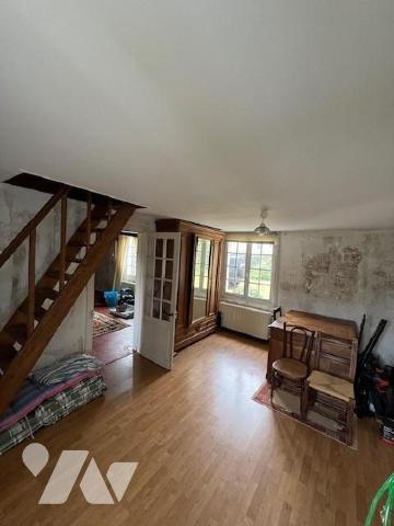 MARCONNELLE, Longère - Belle longère à rafraichir bâtie sur 3166m2 bordée par la Canche.
Cette...