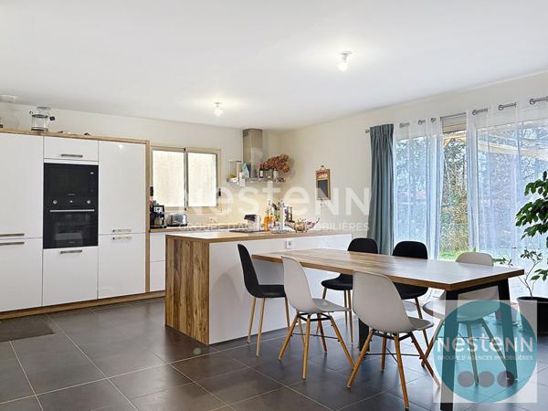 Maison récente 2021 à Muides-sur-Loire, 99 m², 3 chambres, grand séjour lumineux, terrain 1 041 m², garage. À découvrir vite !