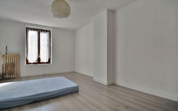 Maison à vendre    3 pièces •  Condé-Sainte-Libiaire