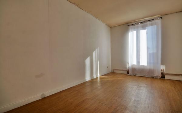 Maison à vendre    3 pièces •  Condé-Sainte-Libiaire