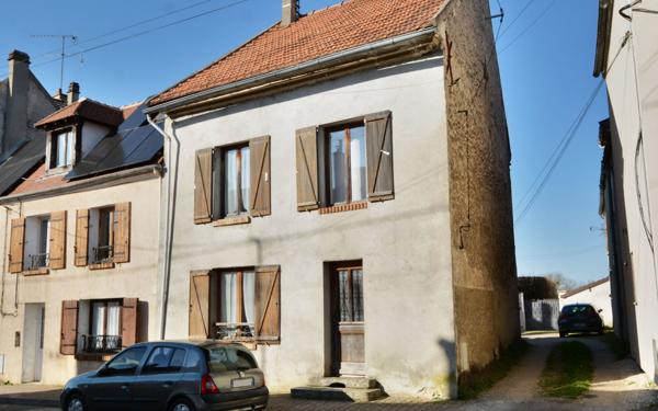 Maison à vendre    3 pièces •  Condé-Sainte-Libiaire