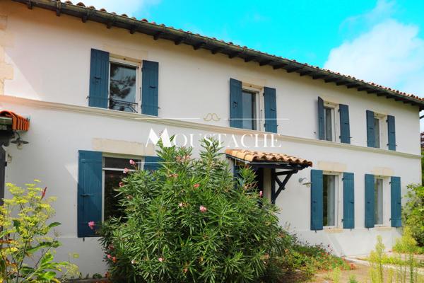 MAISON CHARENTAISE TYPIQUE - AU CALME & PROCHE CENTRE-VILLE -