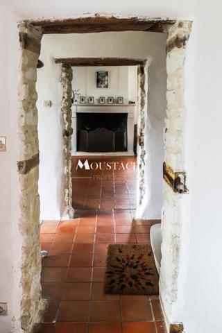 MAISON CHARENTAISE TYPIQUE - AU CALME & PROCHE CENTRE-VILLE -