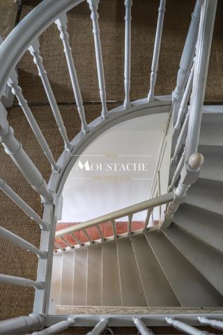 MAISON CHARENTAISE TYPIQUE - AU CALME & PROCHE CENTRE-VILLE -