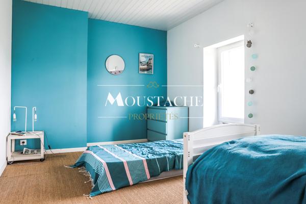 MAISON CHARENTAISE TYPIQUE - AU CALME & PROCHE CENTRE-VILLE -