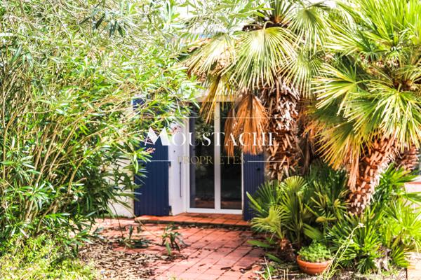 MAISON CHARENTAISE TYPIQUE - AU CALME & PROCHE CENTRE-VILLE -