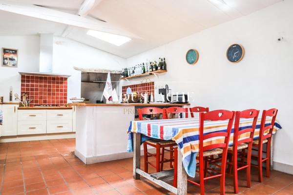 MAISON CHARENTAISE TYPIQUE - AU CALME & PROCHE CENTRE-VILLE -