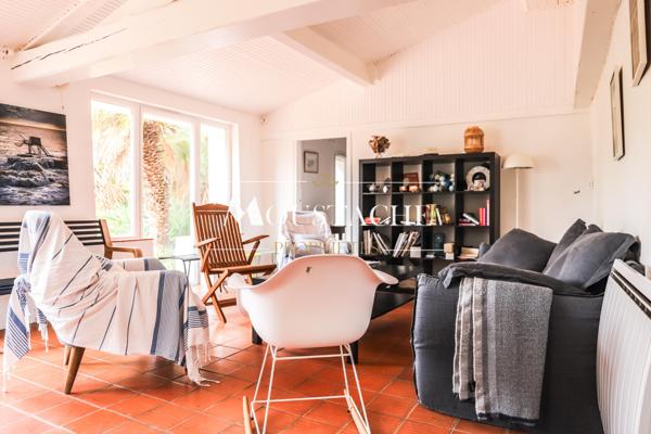 MAISON CHARENTAISE TYPIQUE - AU CALME & PROCHE CENTRE-VILLE -