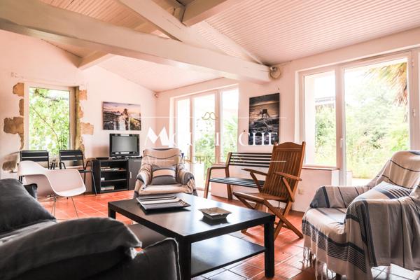 MAISON CHARENTAISE TYPIQUE - AU CALME & PROCHE CENTRE-VILLE -