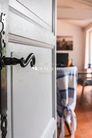 MAISON CHARENTAISE TYPIQUE - AU CALME & PROCHE CENTRE-VILLE -