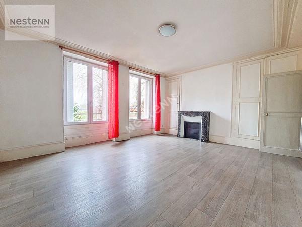 ORLEANS VUE LOIRE -  GRAND DEUX PIECES DE 52 m² - QUAI BARENTIN  - 1er étage