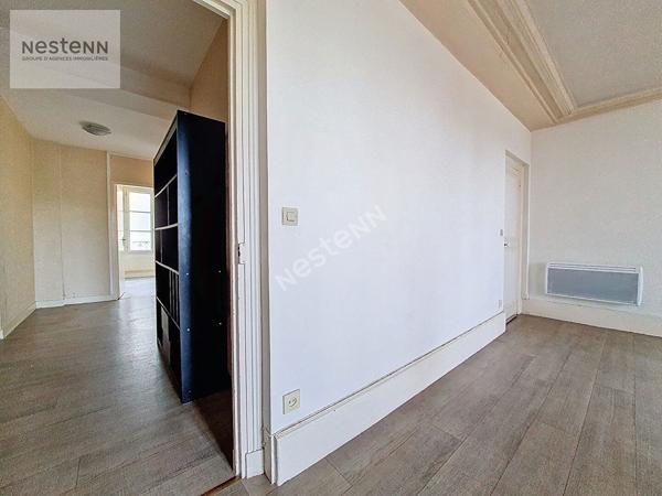 ORLEANS VUE LOIRE -  GRAND DEUX PIECES DE 52 m² - QUAI BARENTIN  - 1er étage