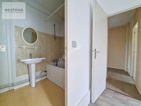 ORLEANS VUE LOIRE -  GRAND DEUX PIECES DE 52 m² - QUAI BARENTIN  - 1er étage