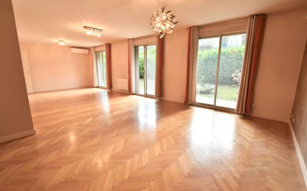 Appartement à vendre    5 pièces • 159,77 m2 Tassin-la-Demi-Lune