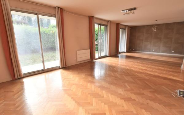 Appartement à vendre    5 pièces • 159,77 m2 Tassin-la-Demi-Lune