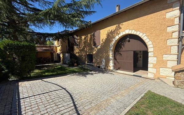 Maison à vendre    6 pièces •  Châtillon