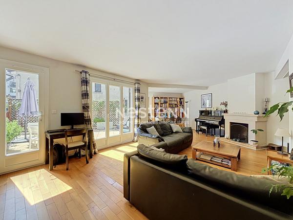 MEUDON À LA LIMITE D'ISSY LES MOULINEAUX - Maison 6 pièces avec terrasse et garage