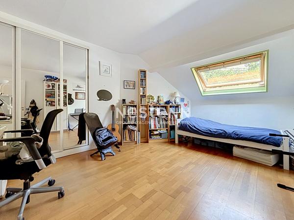 MEUDON À LA LIMITE D'ISSY LES MOULINEAUX - Maison 6 pièces avec terrasse et garage